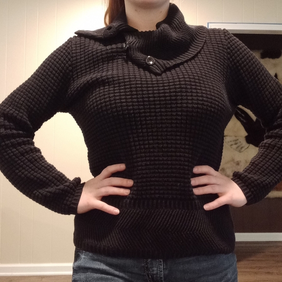 Simple Sweater - Picture 1 of 4